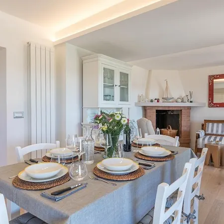 Villa Mugnanesi Sleeps 6