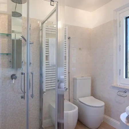 Mugnanesi Sleeps 6