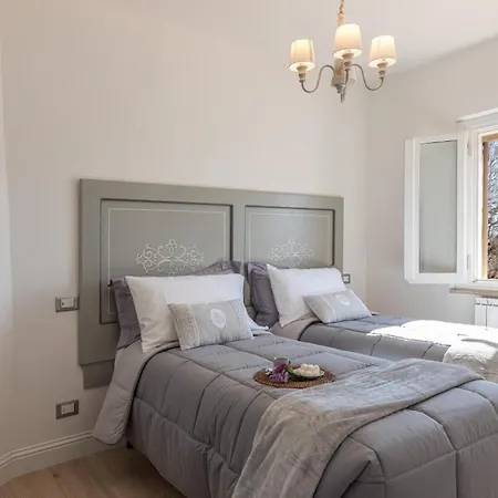 Mugnanesi Sleeps 6