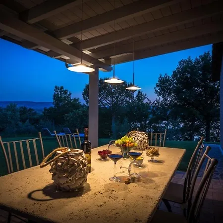 Villa Mugnanesi Sleeps 6 *