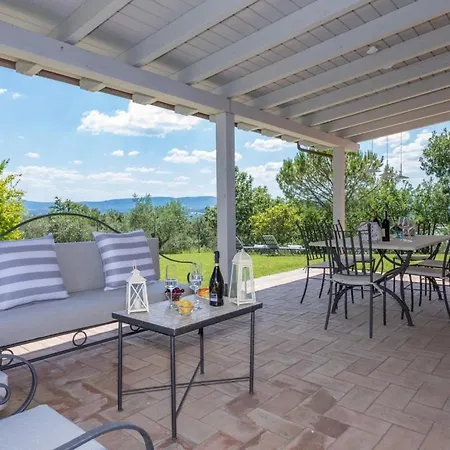 Villa Mugnanesi Sleeps 6 Binami