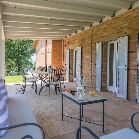 Villa Mugnanesi Sleeps 6 Binami