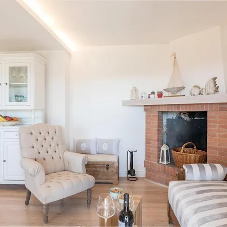 Villa Mugnanesi Sleeps 6 Binami